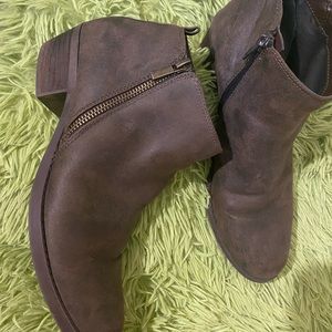 Booties Carlos Santana